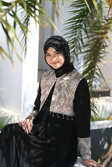 Zafira-HITAM-02
