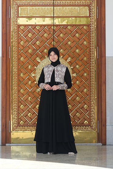 Zafira-HITAM-03